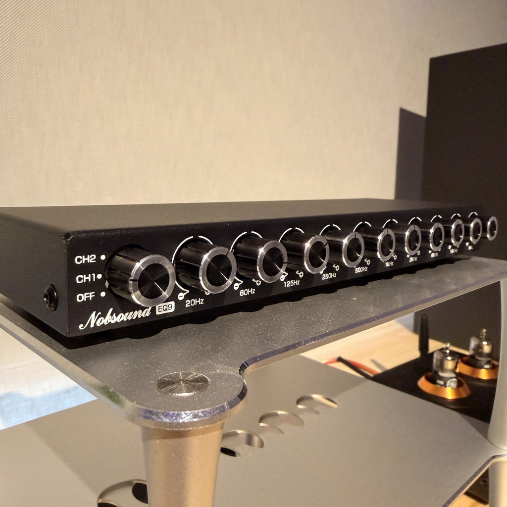 Panel frontal del EQ9 con selector de entrada y perillas de 9 bandas