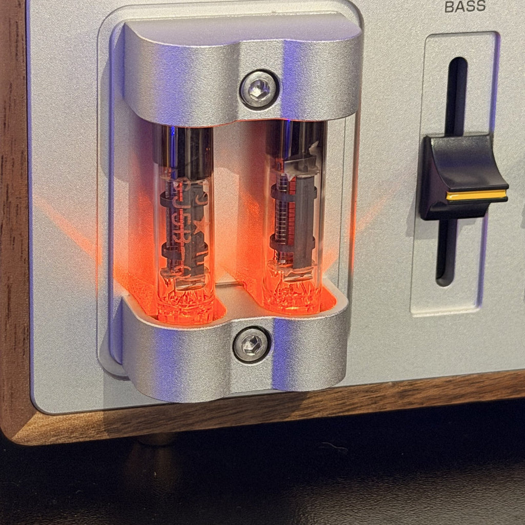 Detalle de las válvulas iluminadas del preamplificador T12