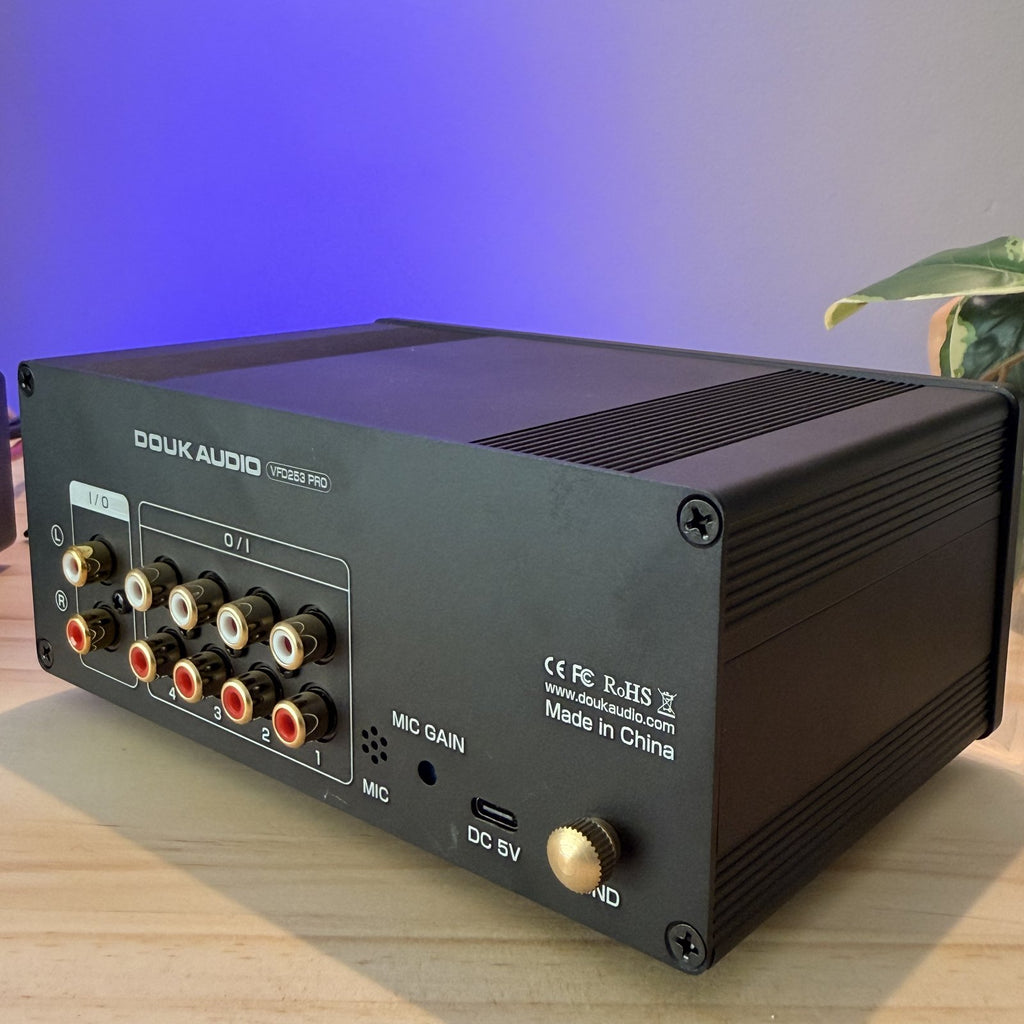 Douk Audio VFD253-PRO – Selector de Audio 4 Canales con Pantalla de Espectro Musical VFD de 25 Bandas